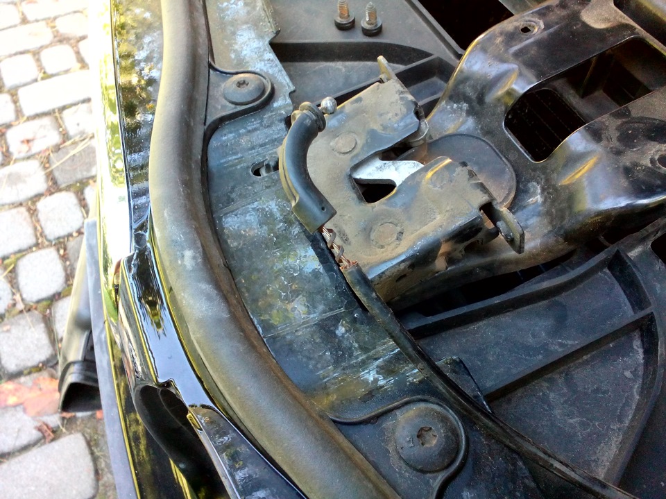 заміна тросиків капота. 3