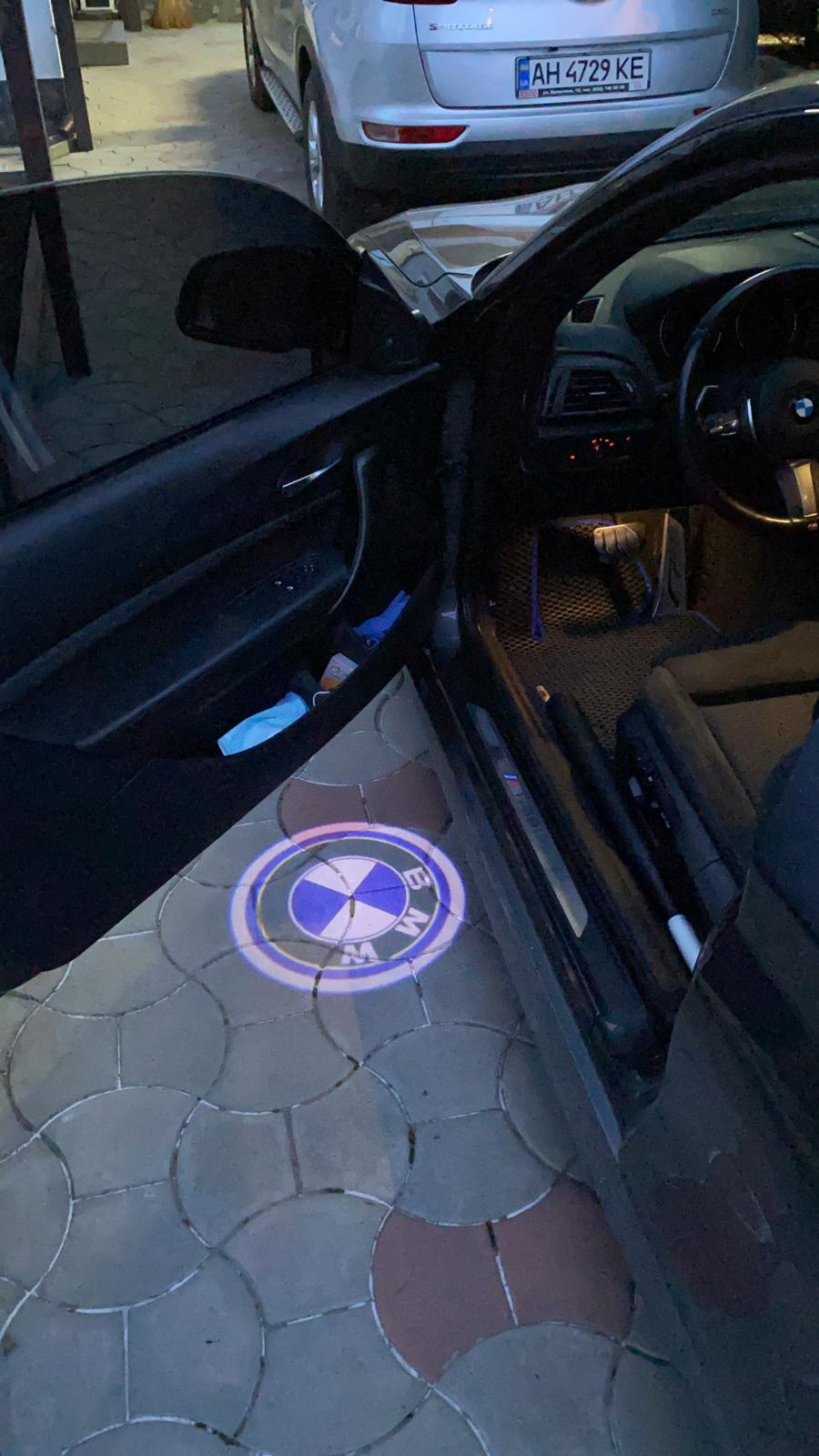 Підсвічування BMW на дверях 1