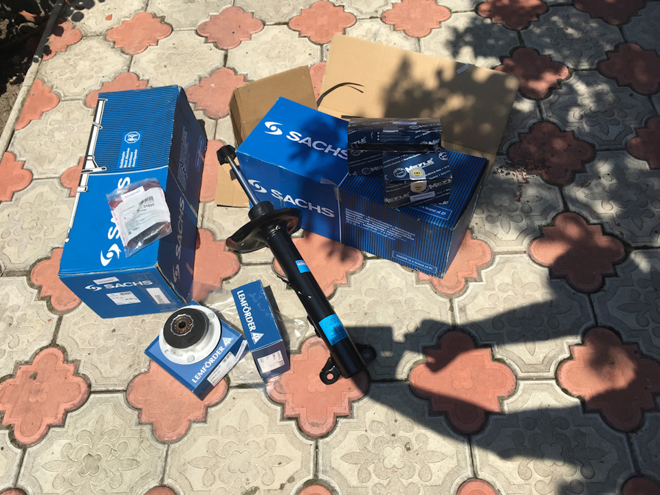 Нові передні стійки та опори, ревізія підвіски 1
