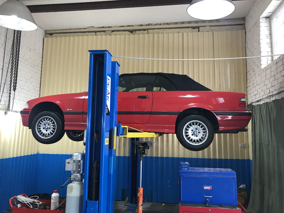 BMW E36, вид знизу 1