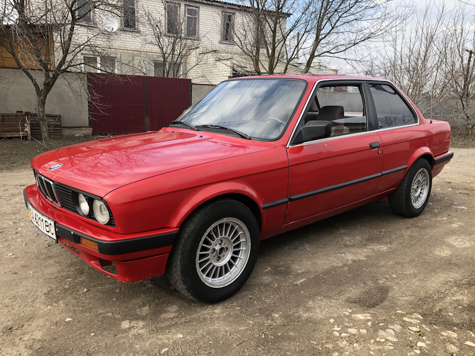 Автомобіль у продажу. 1