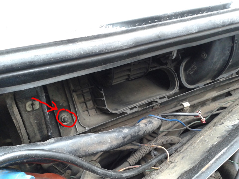 Заміна радіатора пічки в BMW e30 2