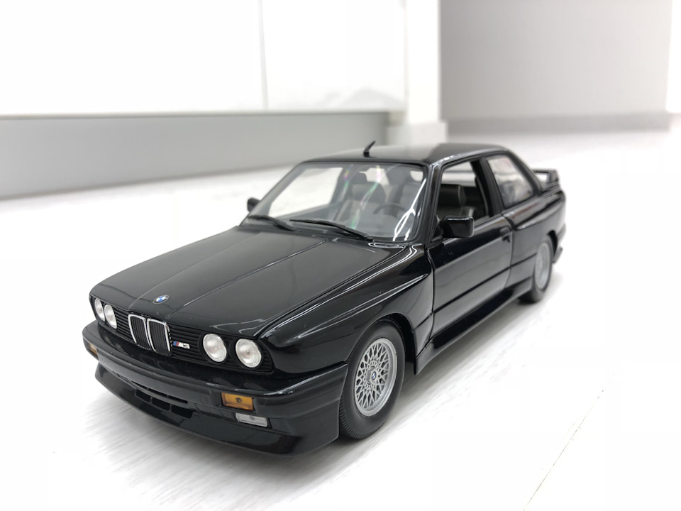 BMW M3 Street 1987 MINICHAMPS 4