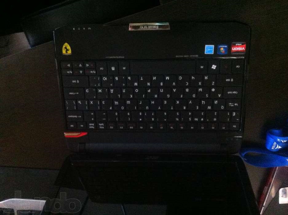 Продам ноутбук Acer Ferrari One 200 2