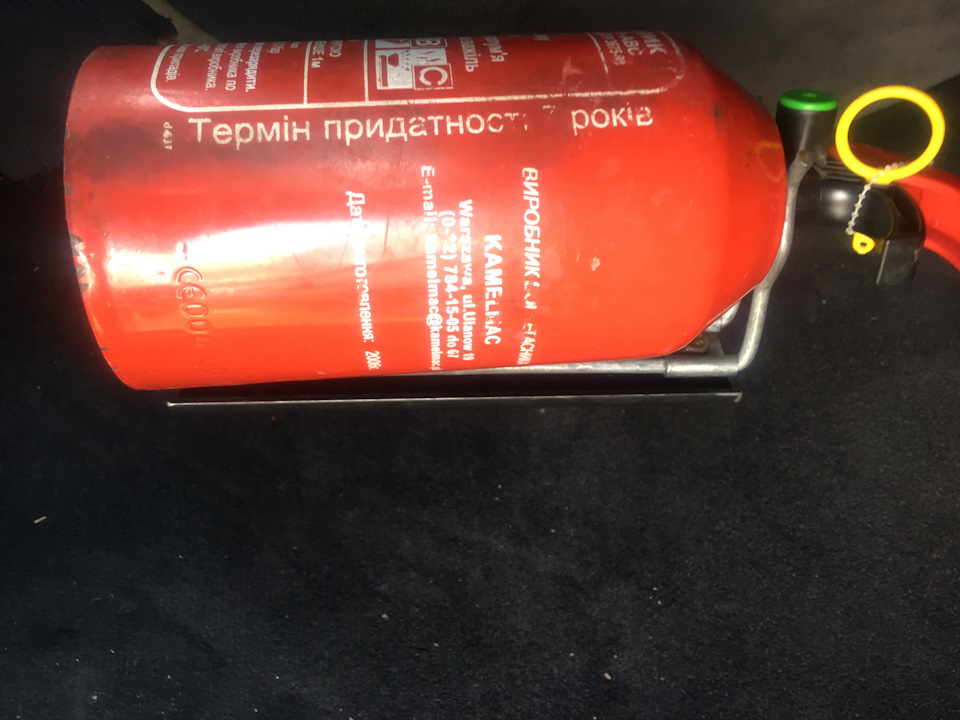 Вогнегасник під спорт сидіння 2