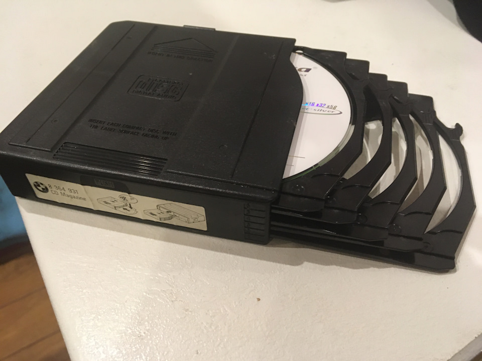 Дооснащення S672A — 6-дисковий CD-чейнджер 1