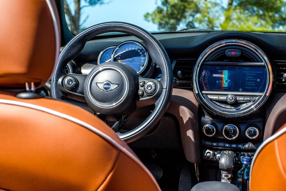 Порівняння BMW E46 з BMW Mini Cooper Cabrio F57, стара і нова епохи концерну BMW