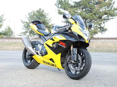Audi R8 vs GSX-R 1000 k5 2