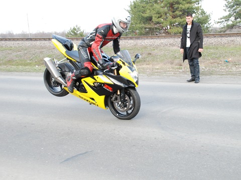 Audi R8 vs GSX-R 1000 k5 3