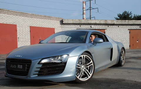 Audi R8 vs GSX-R 1000 k5 1