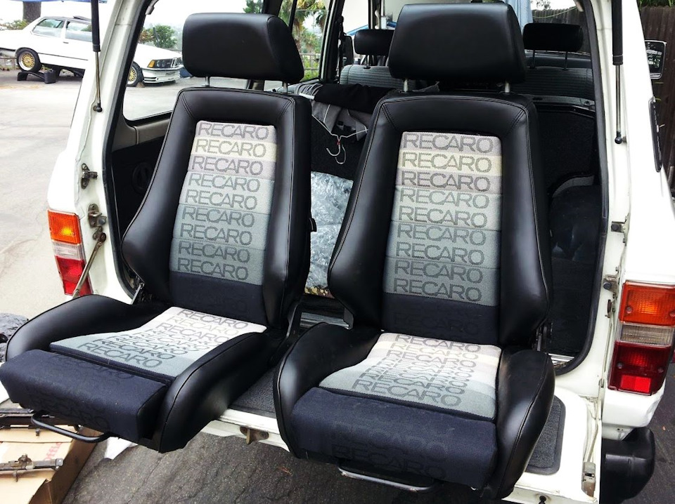 Спортивний автомобіль Recaro 2