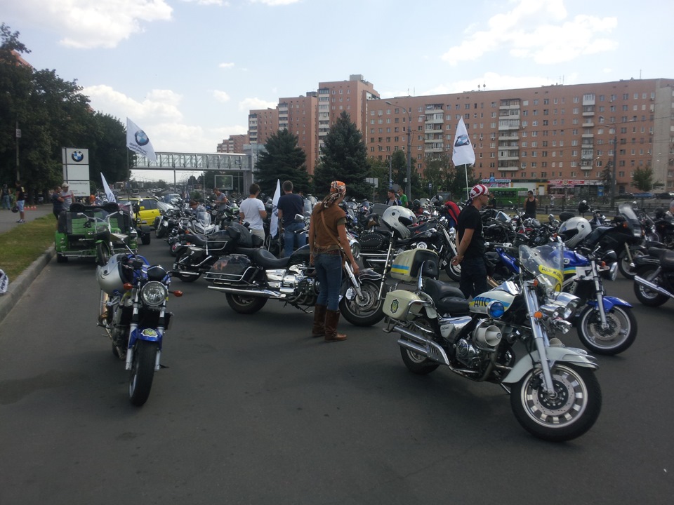 З'їздив з друзями на зліт любителів BMW на Bavaria Motors 5