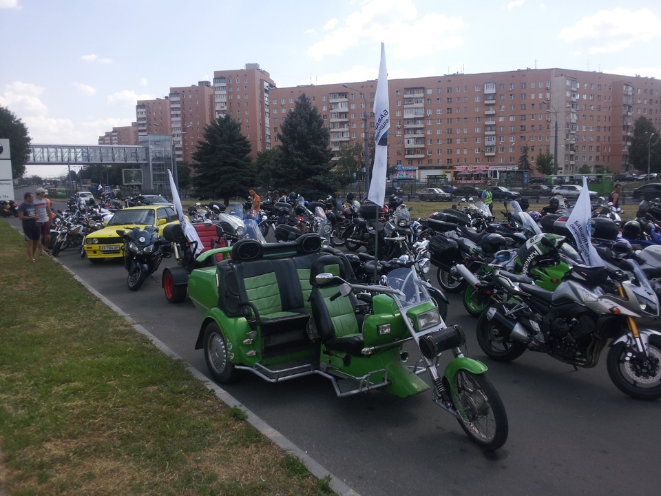 З'їздив з друзями на зліт любителів BMW на Bavaria Motors 4