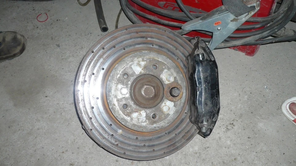 передні гальма brembo 4 поршня + 325мм гальмівний диск