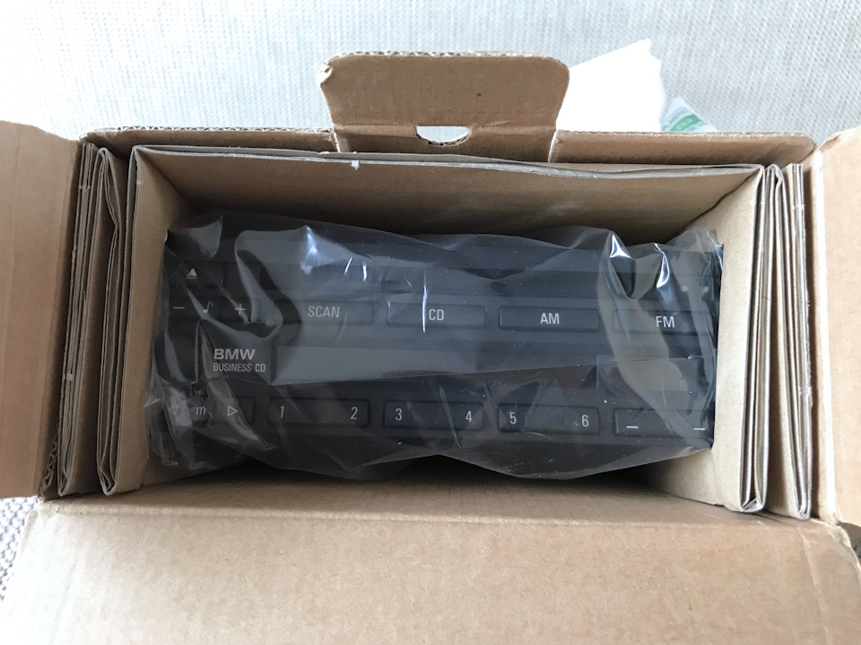 BLAUPUNKT CD43, AUX та кнопка Hi-Fi 2