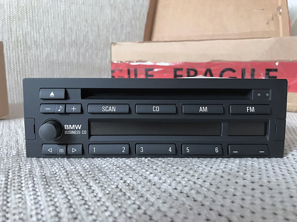 BLAUPUNKT CD43, AUX та кнопка Hi-Fi 3