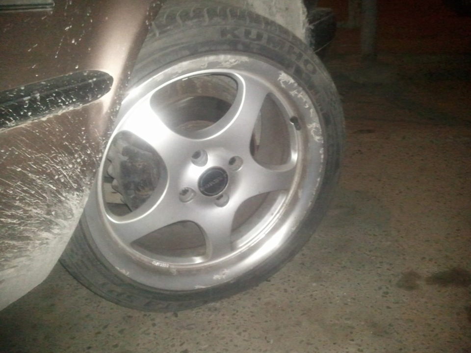 borbet r-16 7.5J та kumho Eksta 215/40. 2