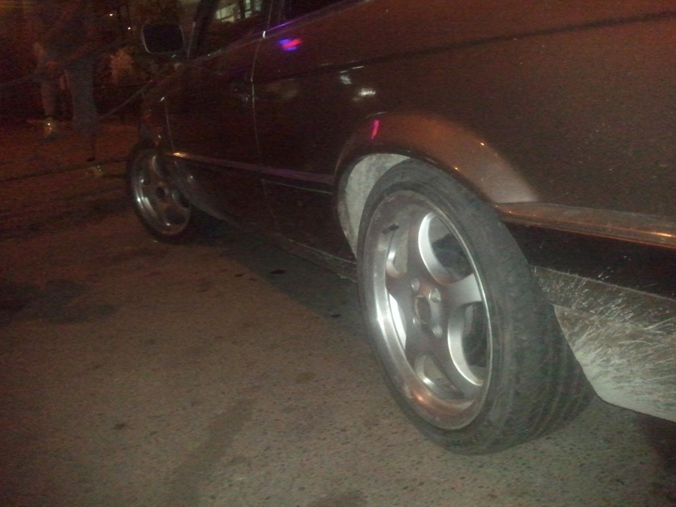 borbet r-16 7.5J та kumho Eksta 215/40. 1