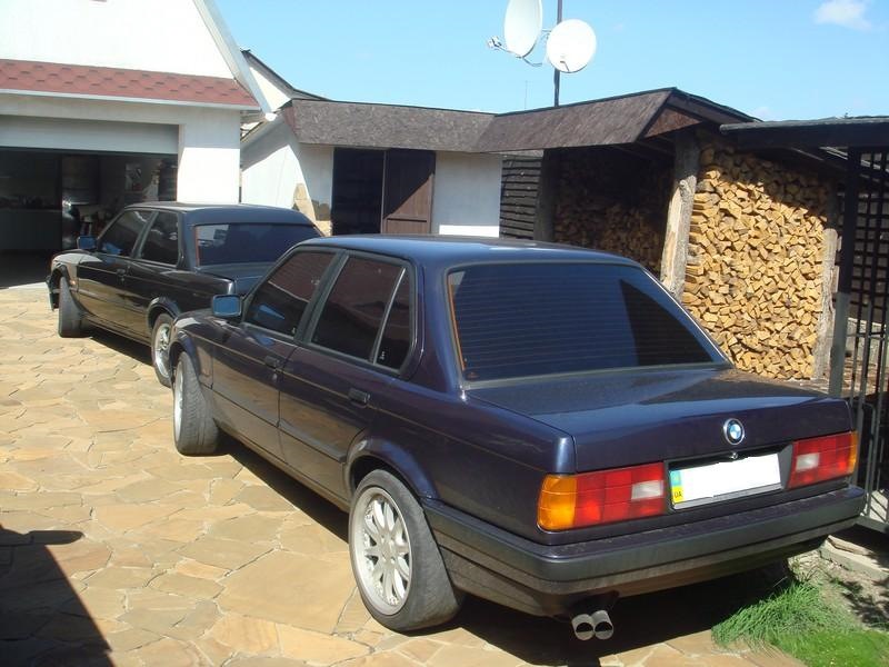 2010 рік. Три BMW у дворі. 2