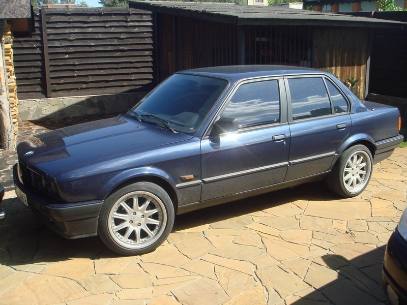2010 рік. Три BMW у дворі. 1