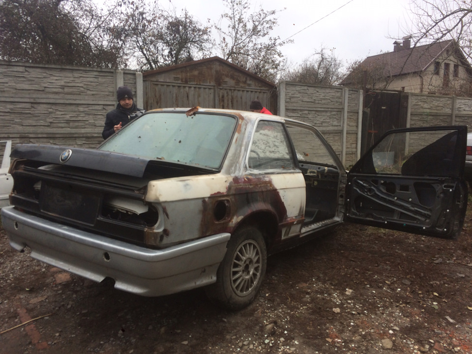 Забрав куклу до себе в бокс 4