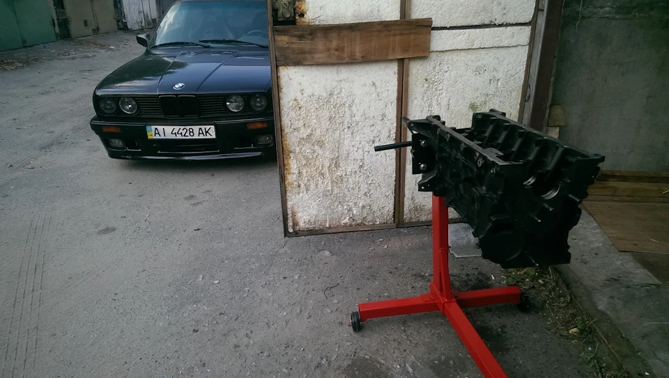 ч4. Будівництво m50b31 noob style. Важко крутиться коліно, хитрі шатуни.