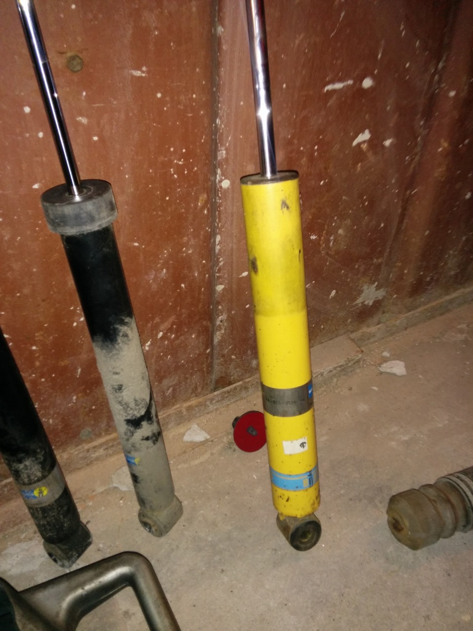 Заміна задніх амортизаторів, тепер Bilstein B6 2