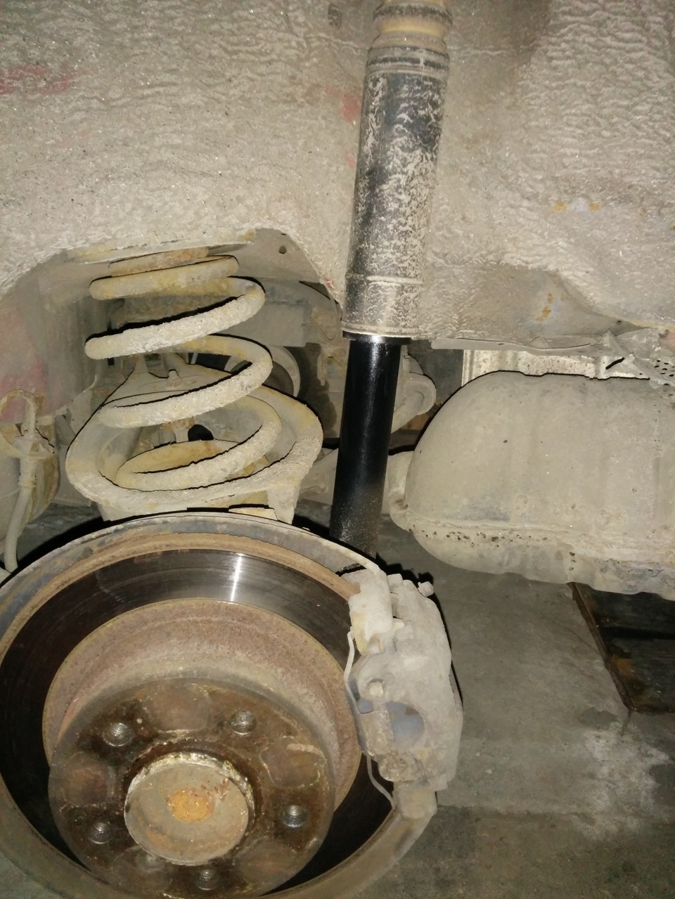 Заміна задніх амортизаторів, тепер Bilstein B6 1