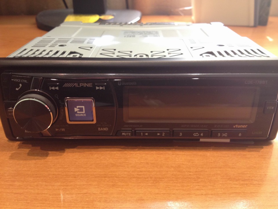 Alpine CDE 178BT 5