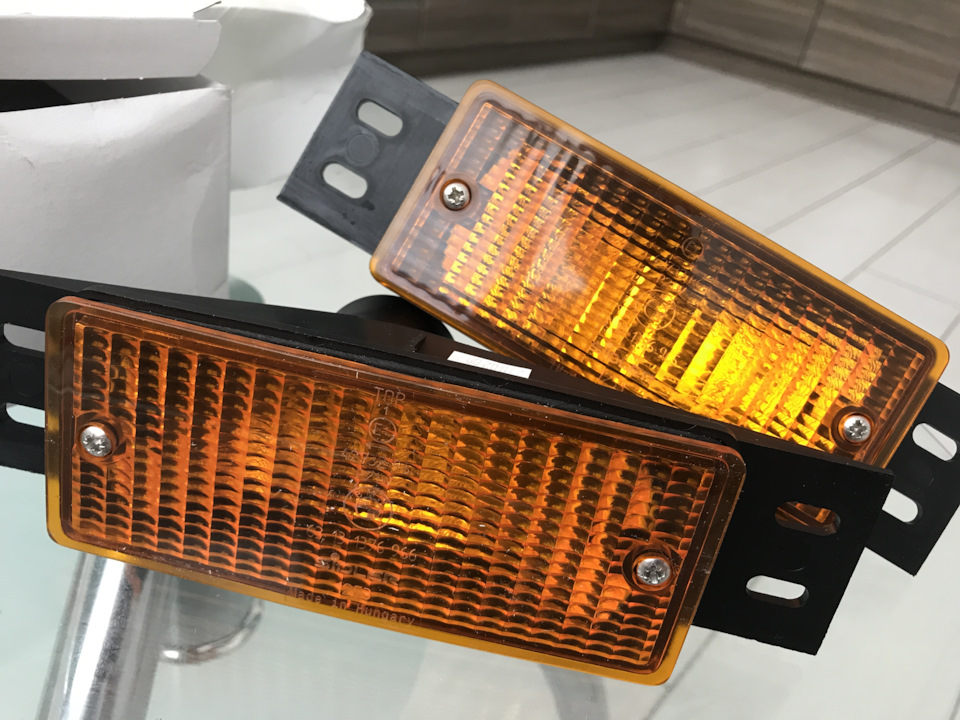 Оригінальні поворотники M3 E30 1