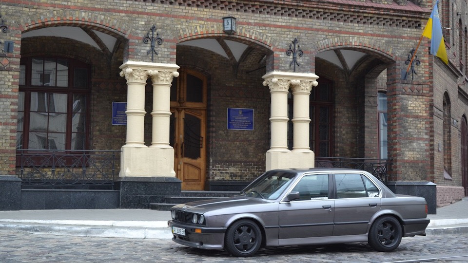 ПРОДАНО! Друг продає Е30 2