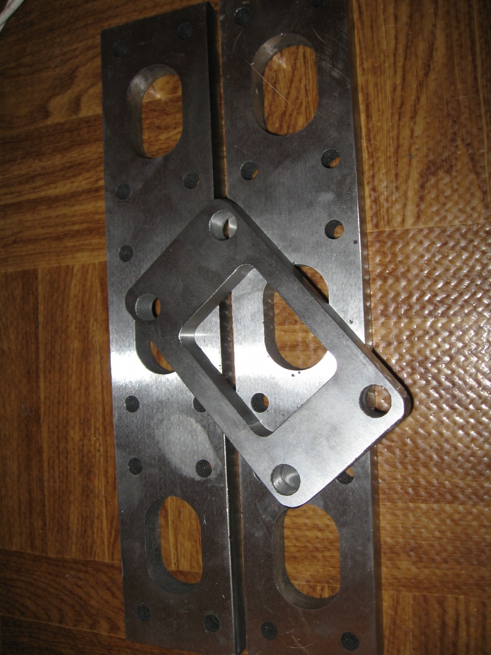 Exhaust Manifold I 2