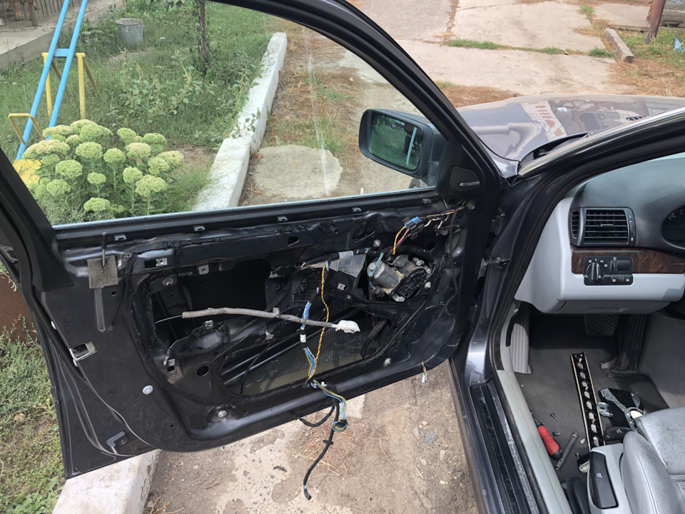 Не відкриваються двері зовні в e46 - заміна троса зовнішньої ручки. 2