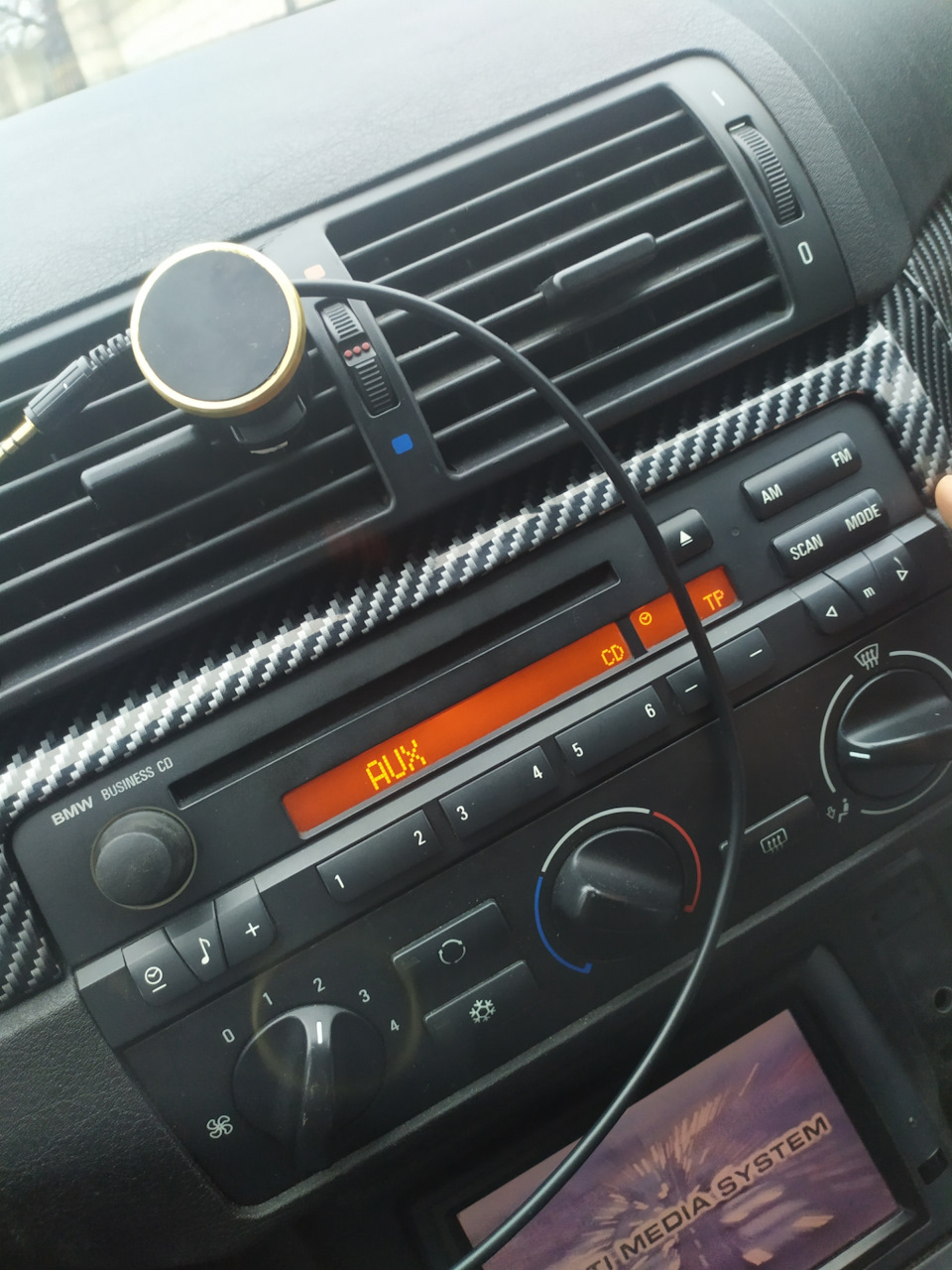 AUX 1