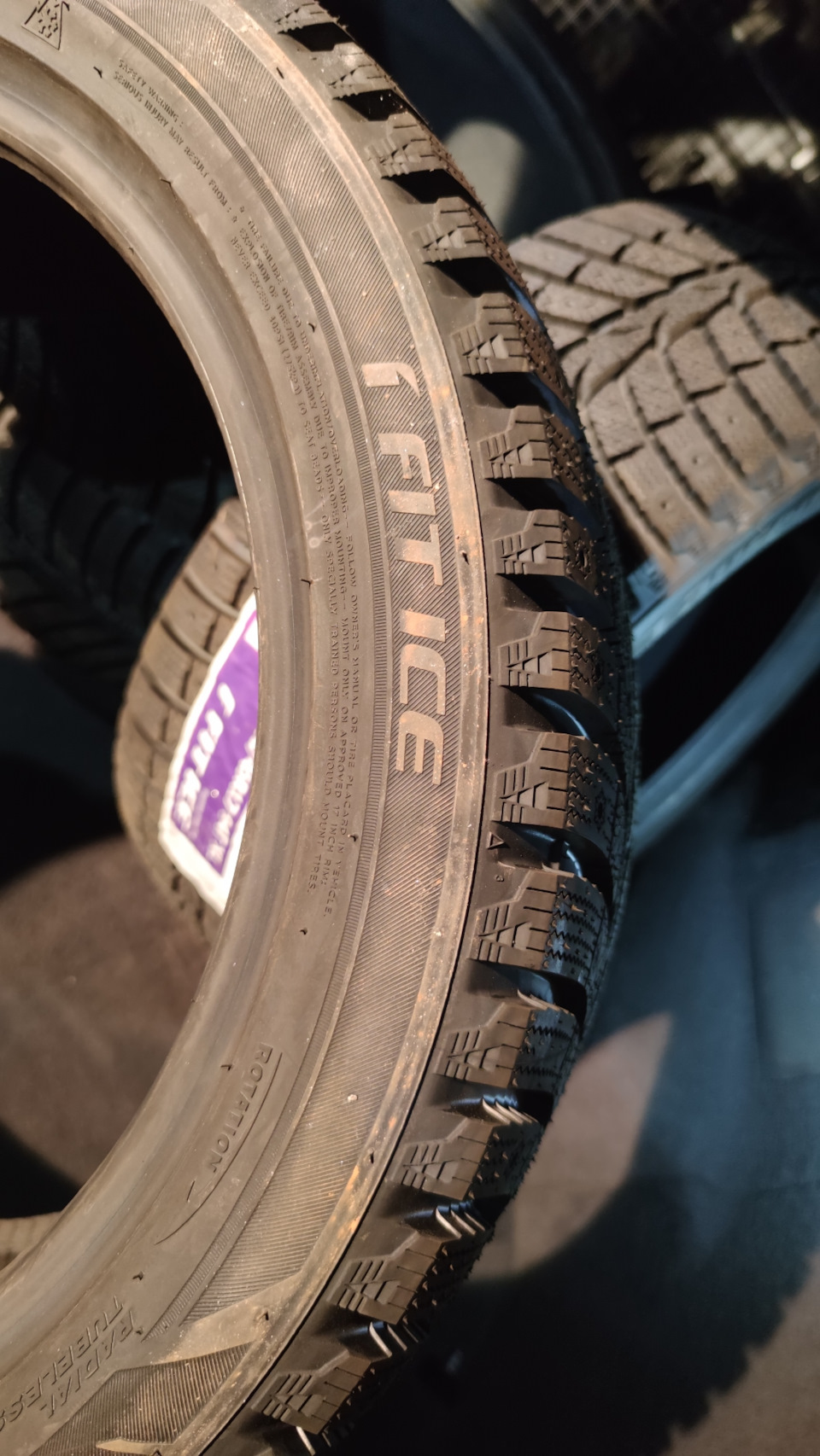 Нові зимові шини Laufenn lw71 225/45 r17 3
