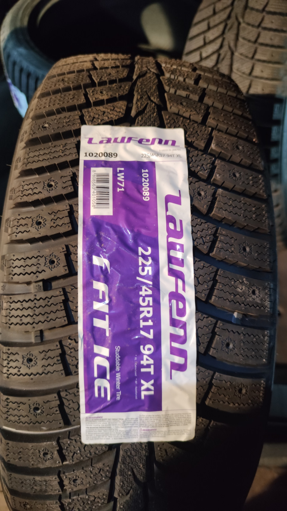 Нові зимові шини Laufenn lw71 225/45 r17 5