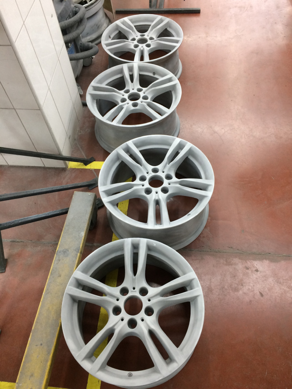 Колісні диски R18 стиль 400 різноширокі 2