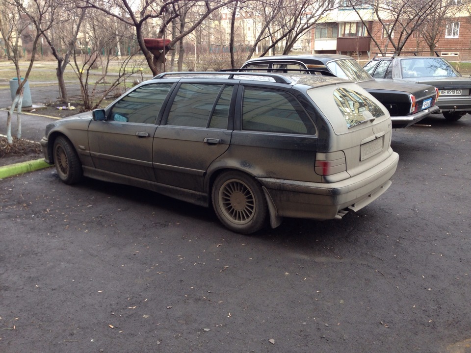 Якого кольору має бути автомобіль 1