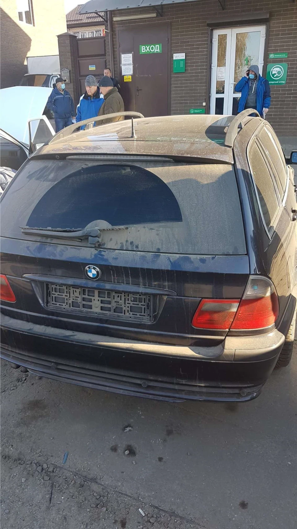 Поки що машинка.