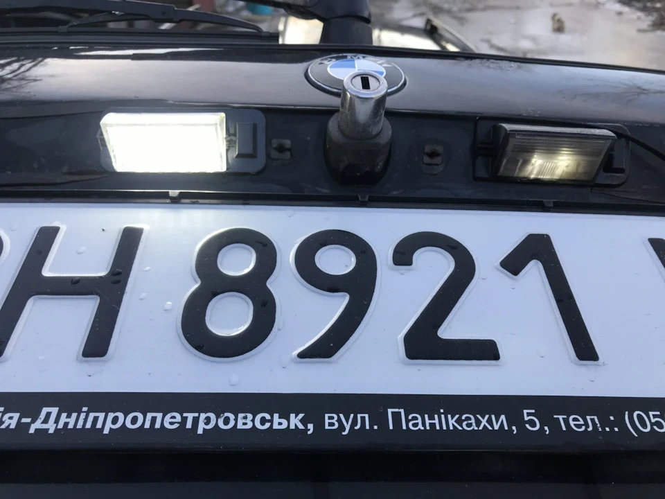 Змінюємо штатне підсвічування номера на Led.