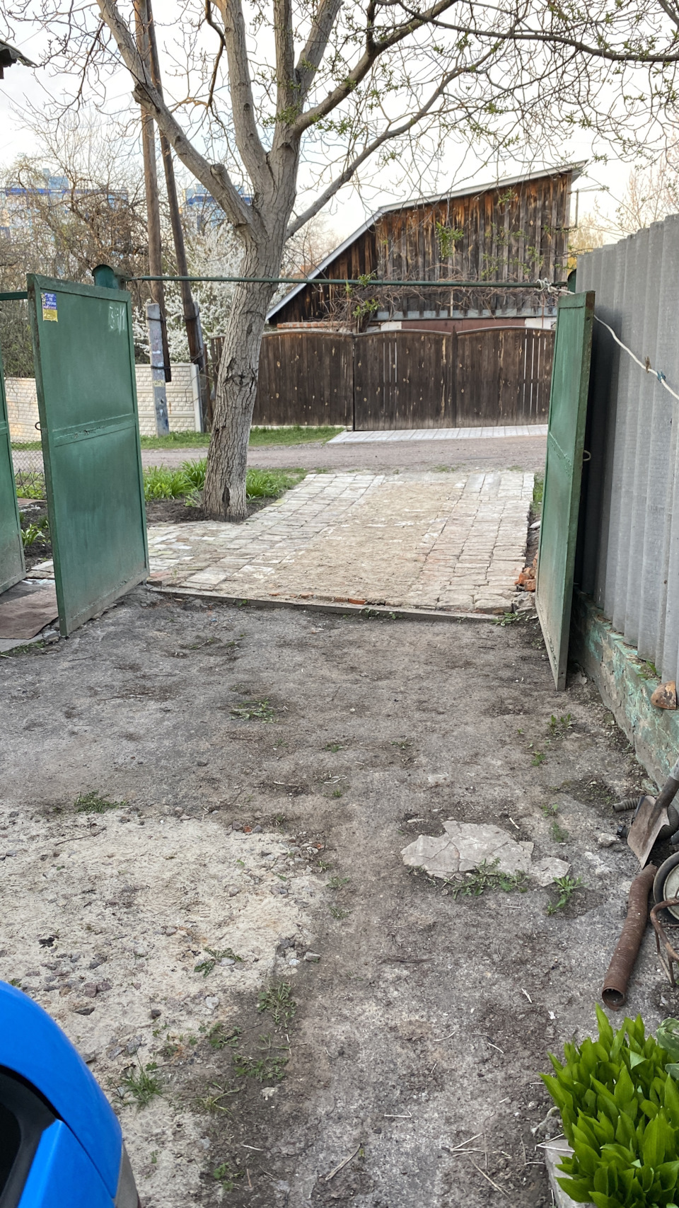 Паркінг під будинком 5