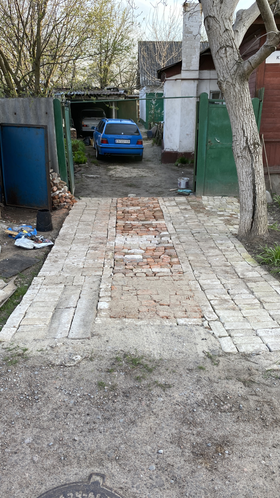 Паркінг під будинком 4