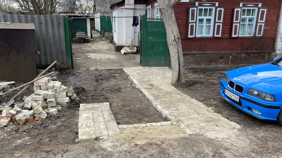 Паркінг під будинком 3
