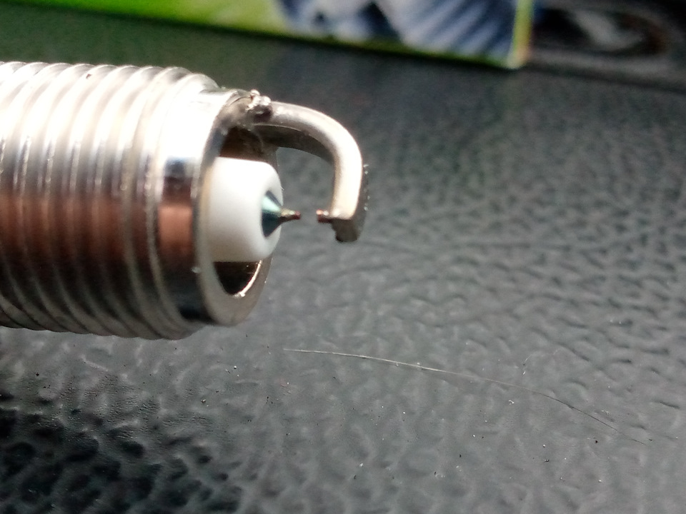 Свеча зажигания Denso IK020TT 5