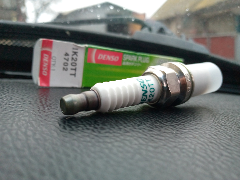 Свеча зажигания Denso IK020TT 3