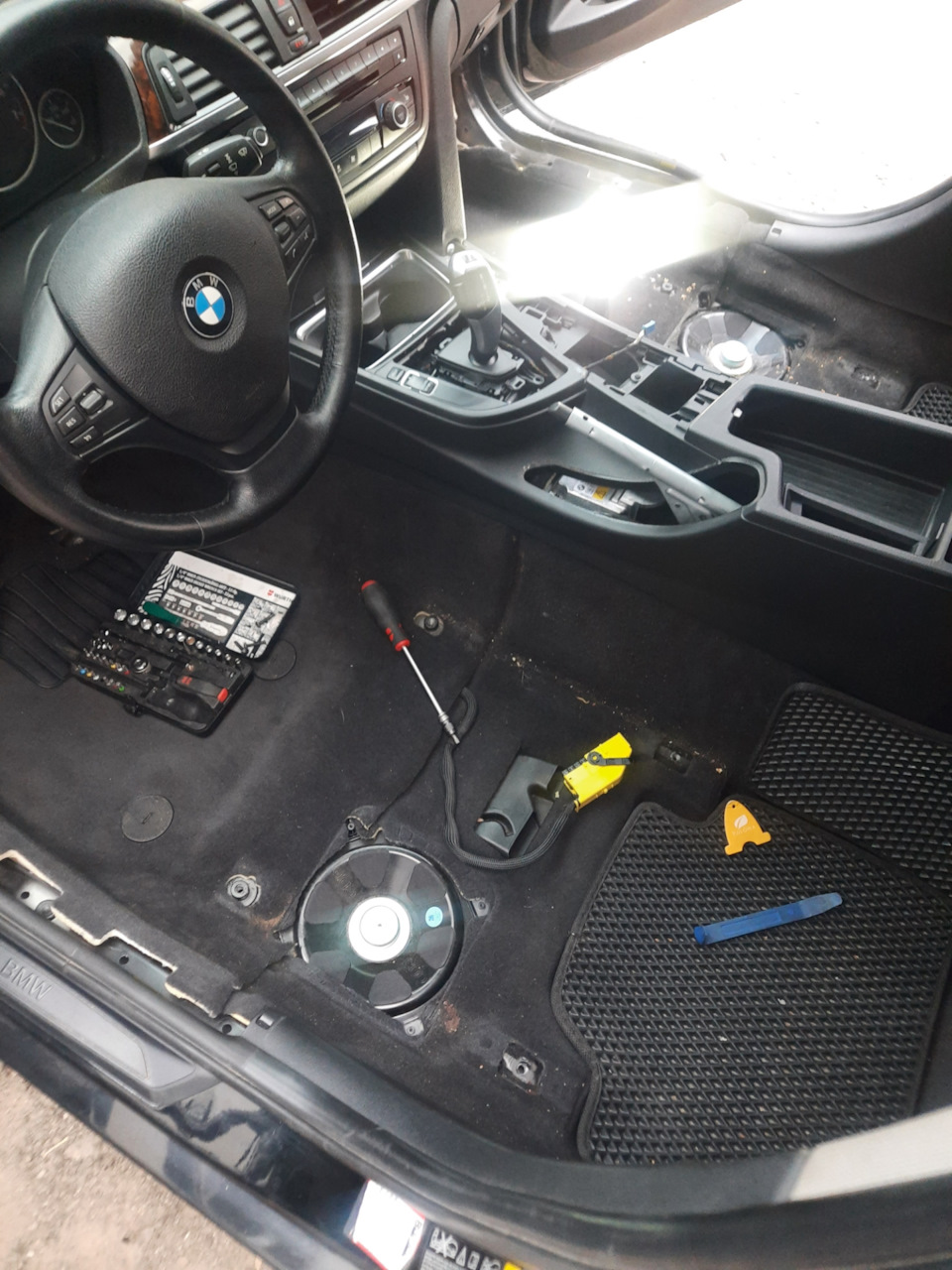 Із задоволенням за кермом чи моральні страждання власника BMW 1