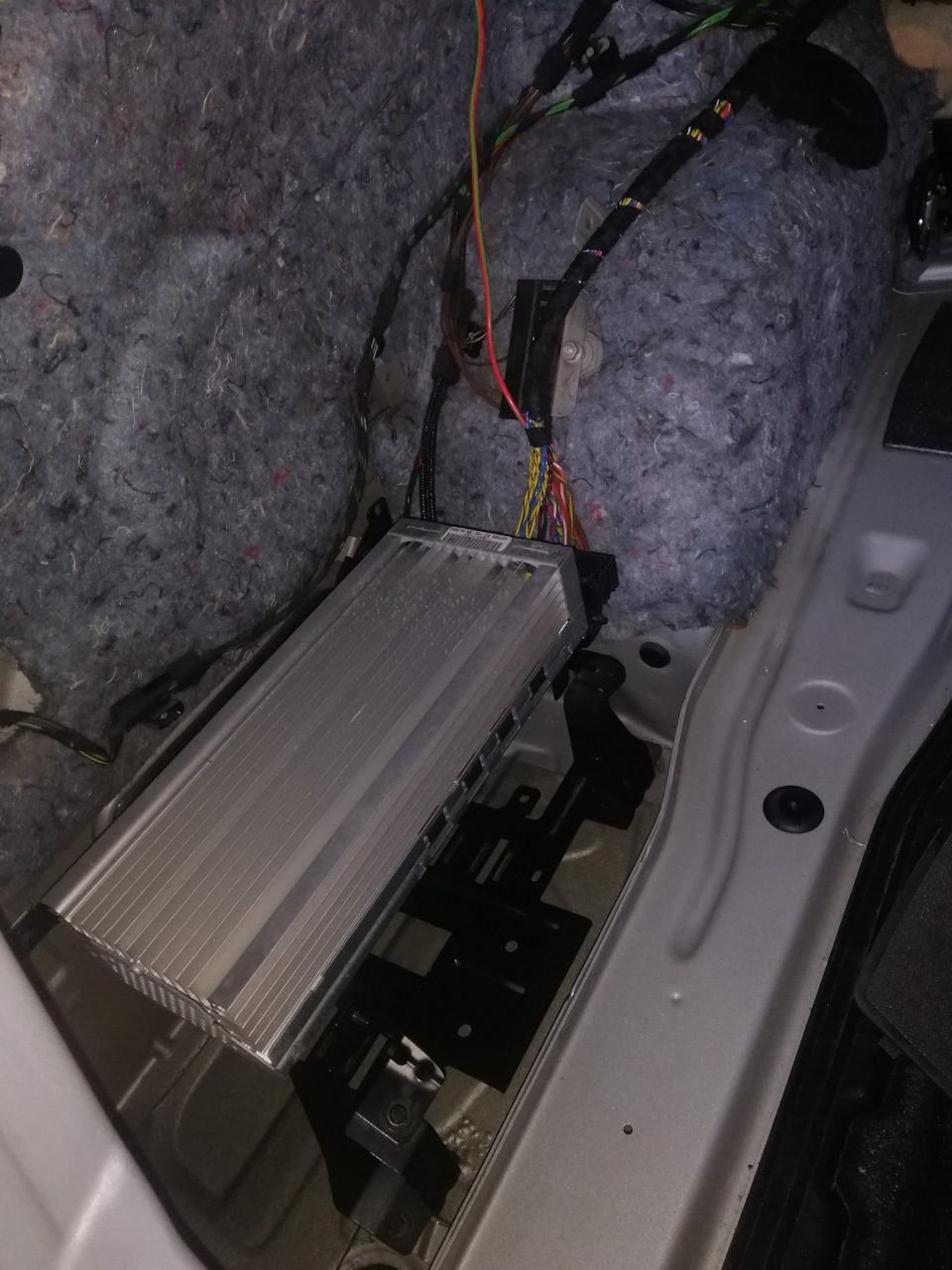 Установка Logic 7 в E90 від E60 (E61) 3