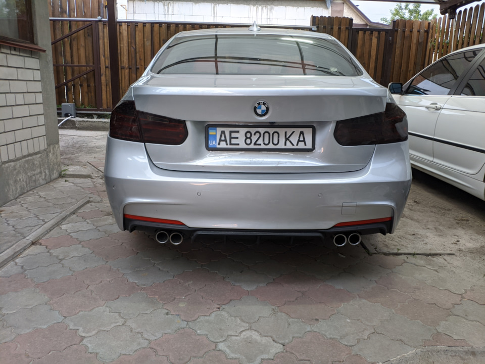 Роздвоєний вихлоп bmw f30 2