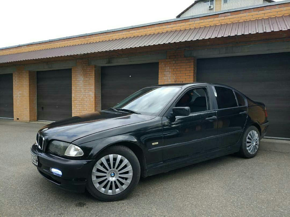 Власне продам BMW e46 1.9 бензин 1
