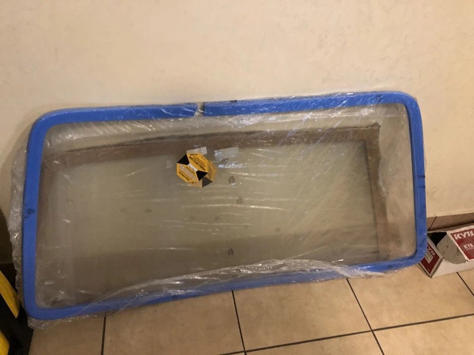 Повний фетиш або нове скло для седана ...